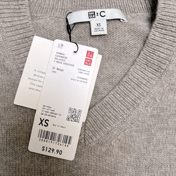 UNIQLO Cashmere Relaxed Sweater | V-Neck, Size XS - Picture 5 of 5